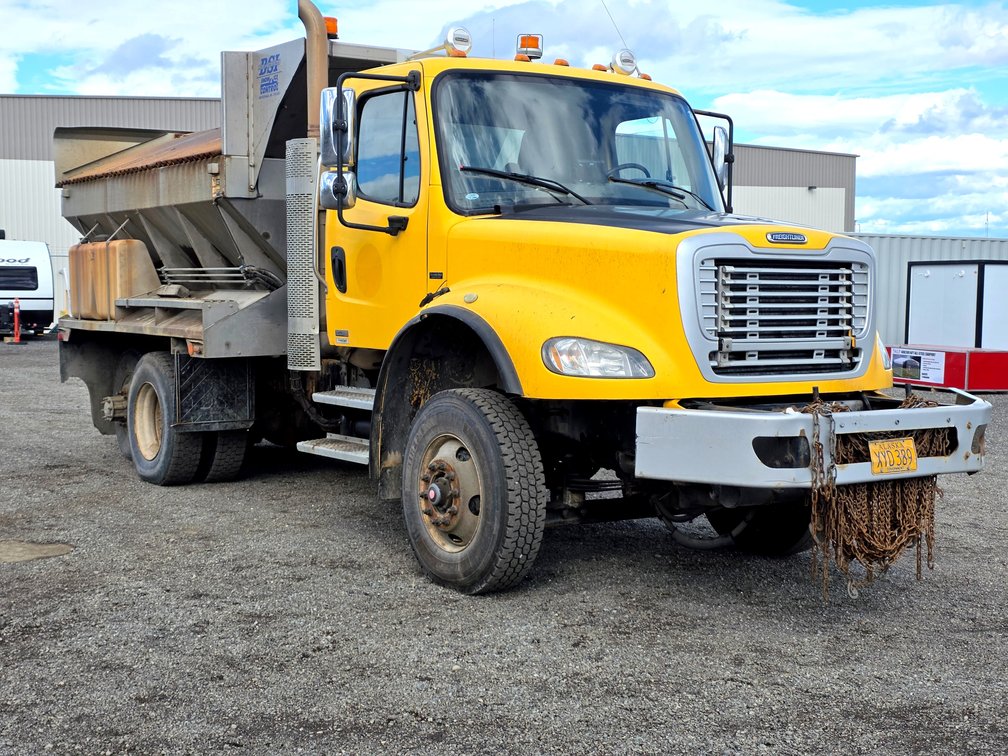 2008 Freightliner M2 Truck