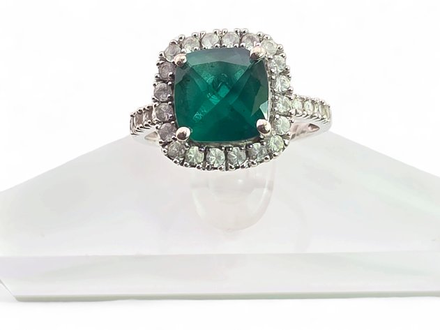 14k White Gold Emerald & Diamond Ring - Size 6.75