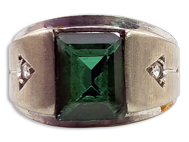 10k White Gold Emerald Ring w/ Cubic Zirconia - Size 9.75