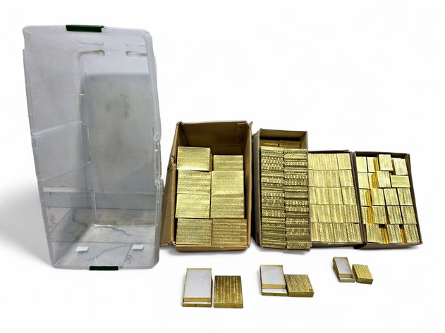331x Gold-Colored Cardboard Jewelry Boxes