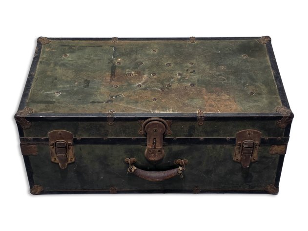 Steamer Trunk w/ Removable Inner Shelf