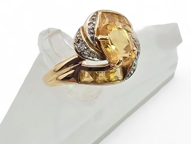 10k Yellow Gold Ring w/ Citrine & Diamond Accents