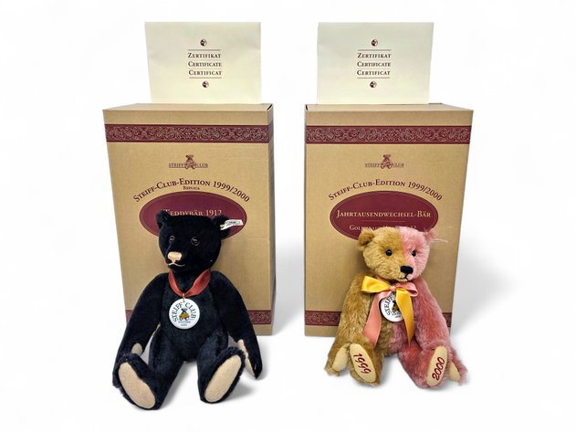 Steiff Teddybär 1912 Schwarz 35 & Jahrtausendwechsel-Bär Goldbraun/Altrosé 32 Bears, c.1999