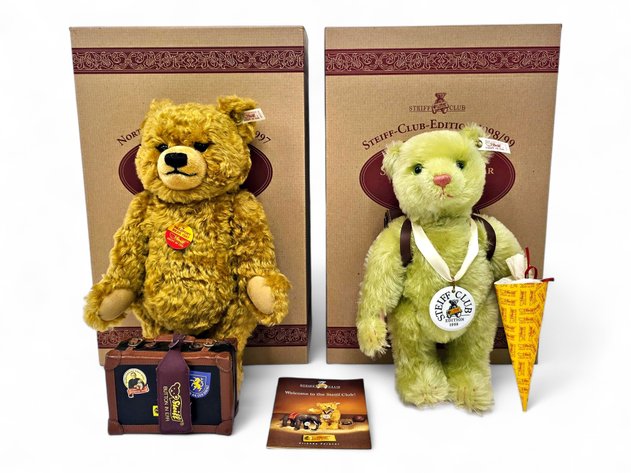 Steiff Passport Golden Blond 33 & Schulanfänger-Bär Grün 30 Bears, c.1997-98