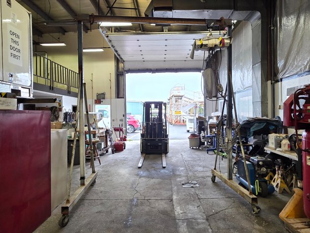 Gantry Crane, Electric Hoist & 1/2-Ton Coffing Trolley