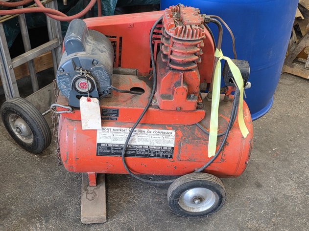 Montgomery Ward XER6409 Twin-Cylinder Air Compressor