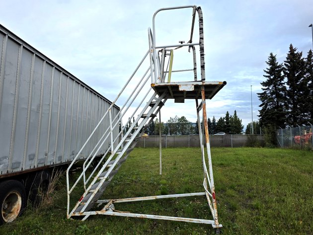Fixed-Height Aircraft Boarding Stairs