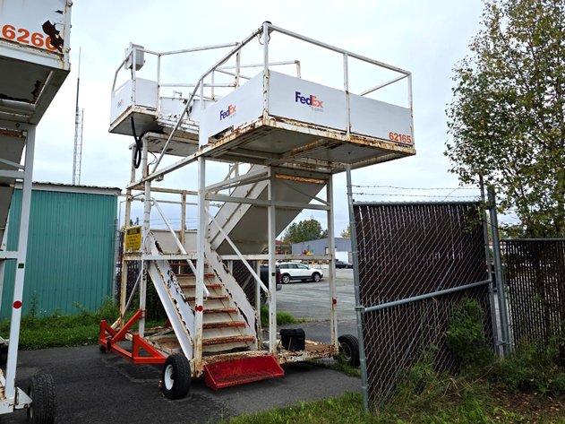 Powered Mobile Aircraft Passenger Stairs