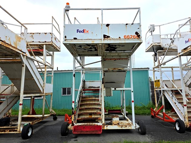 Powered Mobile Aircraft Passenger Stairs