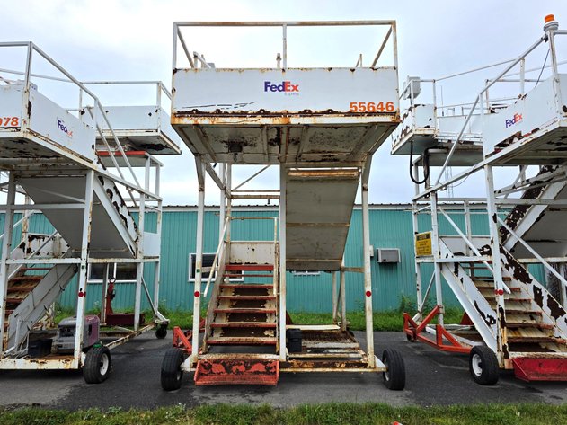 Powered Mobile Aircraft Passenger Stairs