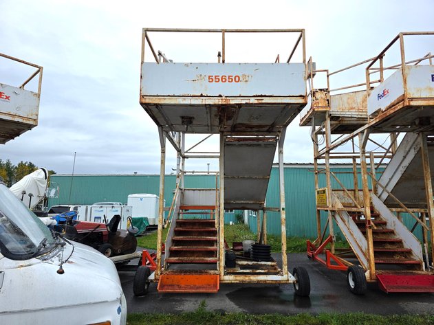 Powered Mobile Aircraft Passenger Stairs