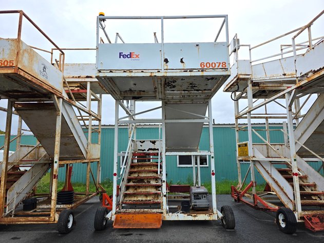 Powered Mobile Aircraft Passenger Stairs
