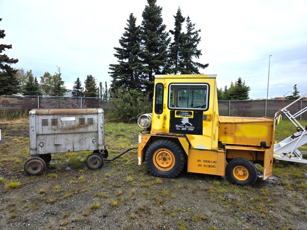 Aircraft Tug, 4,000-Lb Drawbar Pull & Hobart Ground Power Unit