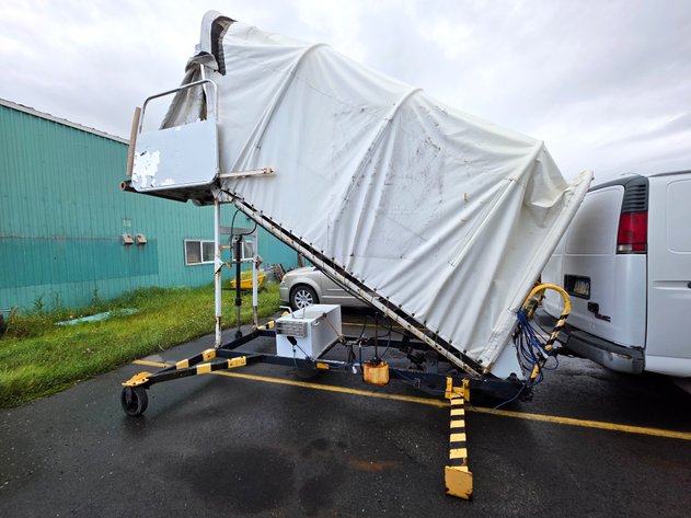 Nordco 3016-5 Enclosed Aircraft Passenger Stairs