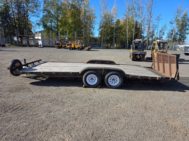 2006 18' x 8' Tandem-Axle Equipment Trailer