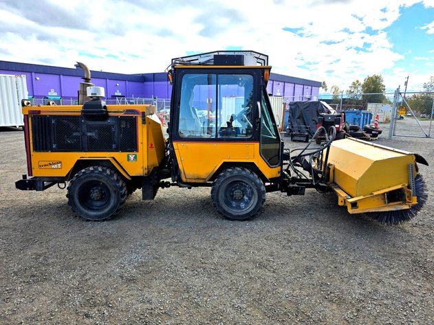 2010 Trackless MT6 4WD Articulated Tractor with Sweepster Rotary Broom