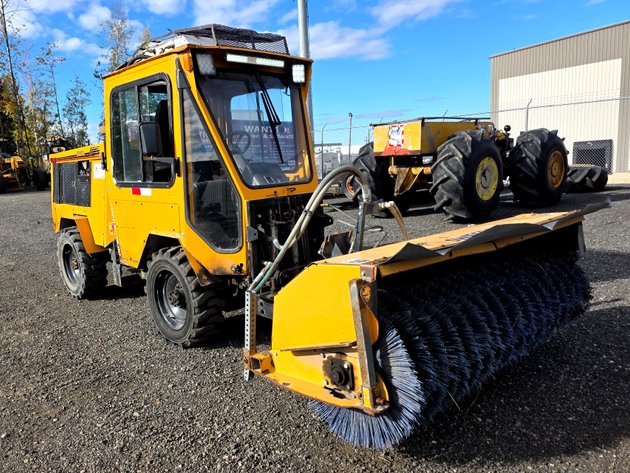 2007 Trackless MT5T 4WD Articulated Tractor with Sweepster Rotary Broom