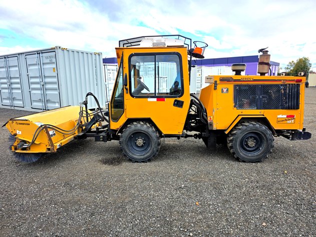 2007 Trackless MT5T 4WD Articulated Tractor with Sweepster Rotary Broom