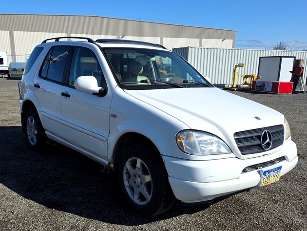 2001 Mercedes-Benz ML 320 AWD SUV w/ Leather & Sunroof