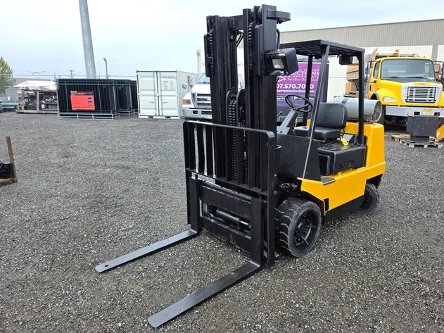 Hyster S80XL LPG Forklift — Side Shift, 7,050 lb at 24-Inch Load Center