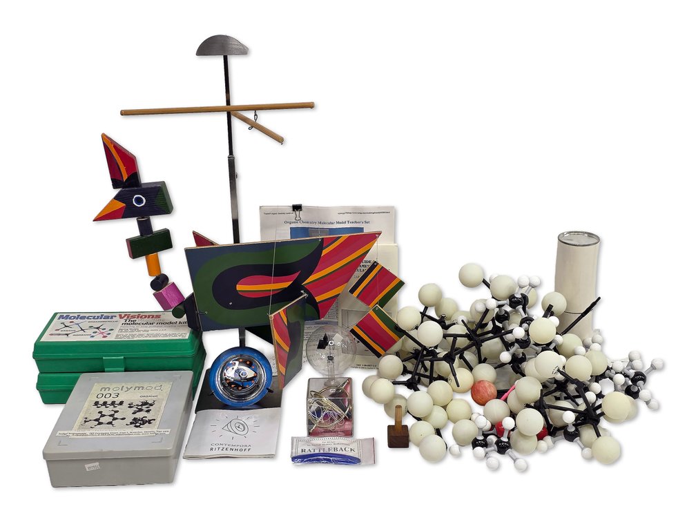 Molecule Kits, Bird Marionette, MoMA Kaleidoscope & More