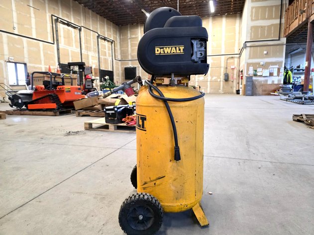 DEWALT D55168 15-Gallon Portable Electric Air Compressor