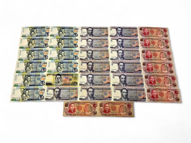 32x Philippine 10, 100, 500 & 1000 Peso Banknotes