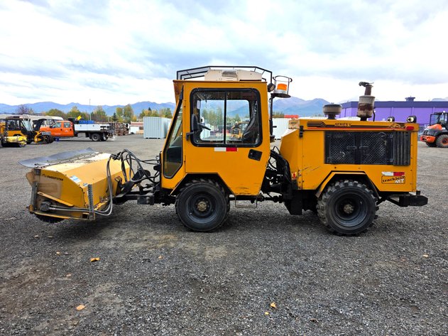 2007 Trackless MT5T 4WD Articulated Tractor with Sweepster Rotary Broom