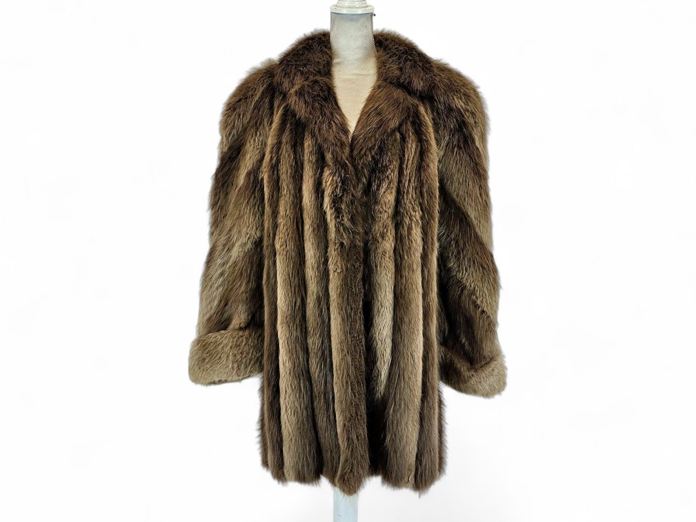 Brown Beaver Fur Coat with Shawl Collar, Side Pockets & Gray Lining, 36-Inch Length