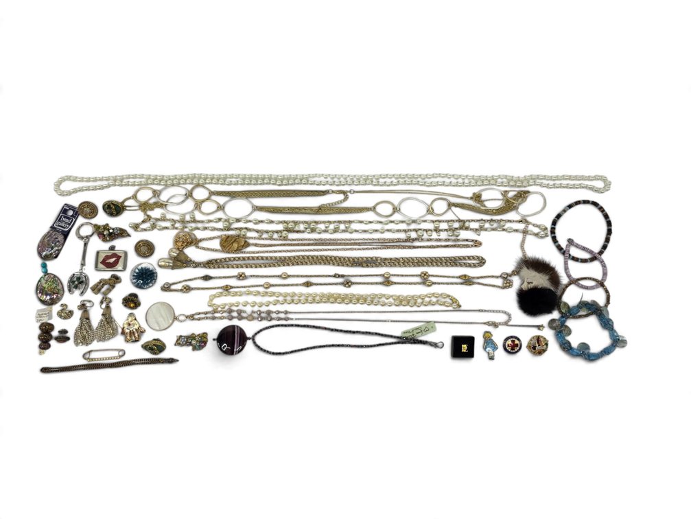Costume Jewelry & Accessories: Faux Pearls, Chains, Brooches, Earrings & Keychains
