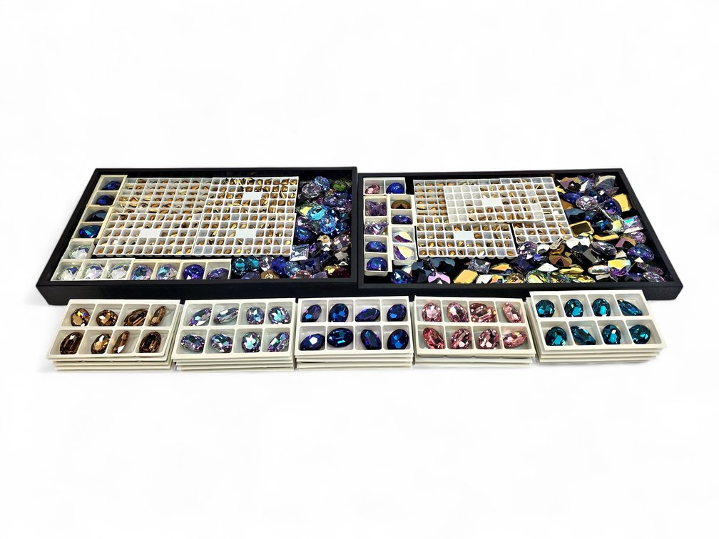 Loose Faceted Glass Rhinestones & Craft Jewels in Trays and Organizers