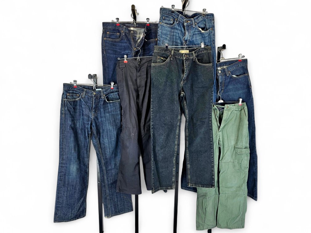 Seven Pairs of Men's Pants: Banana Republic, Lee & 5.11 — One Cut Waistband