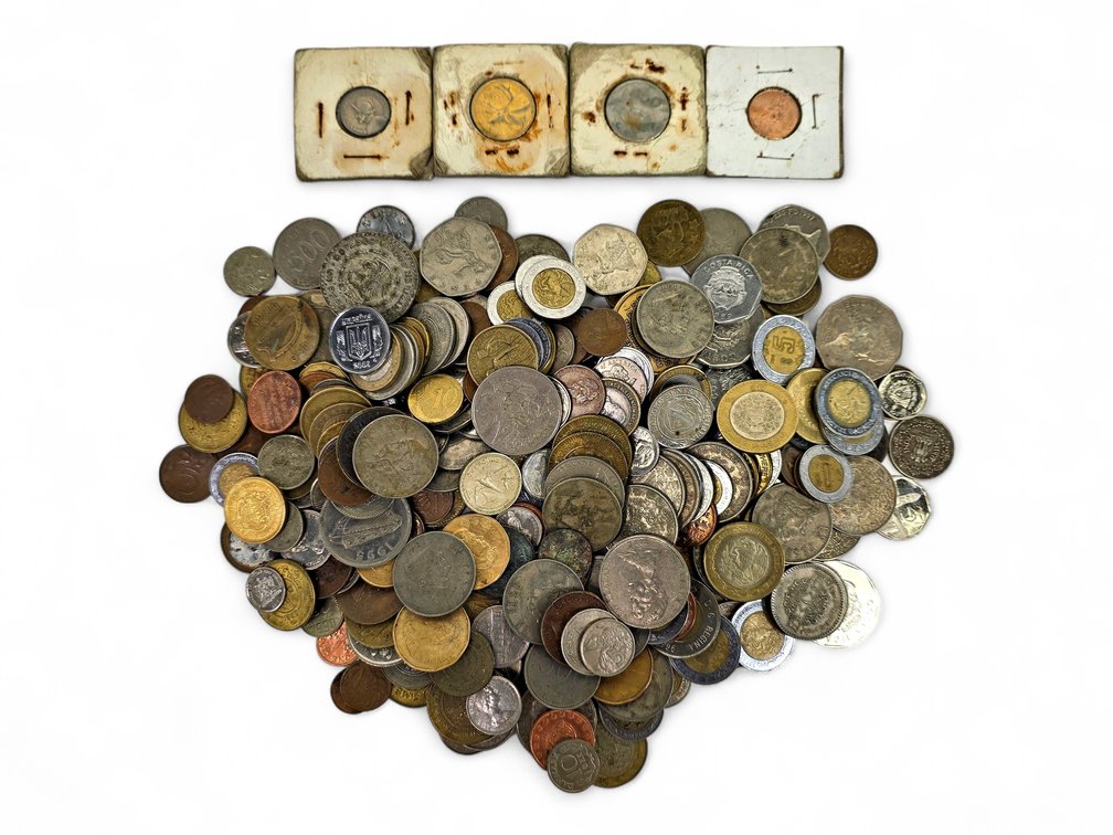 Mixed World Coins & Tokens, Including Canada, Mexico, Britain & New Zealand