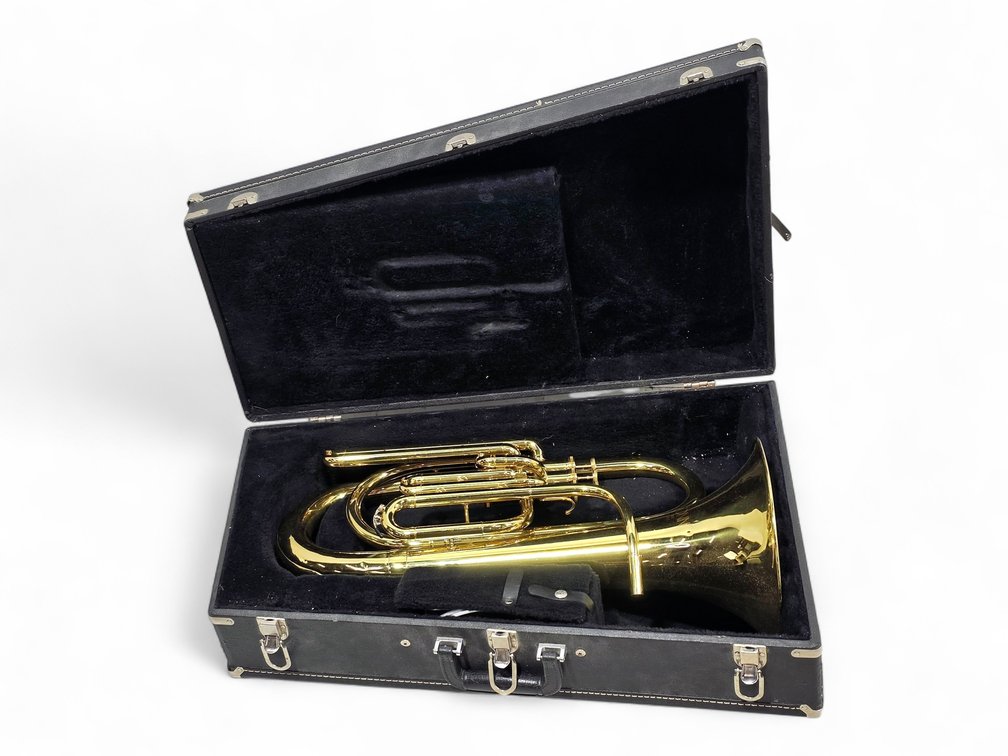 Conn 12I Three-Valve Baritone Horn with Yamaha Mouthpiece, Case & Care Accessories