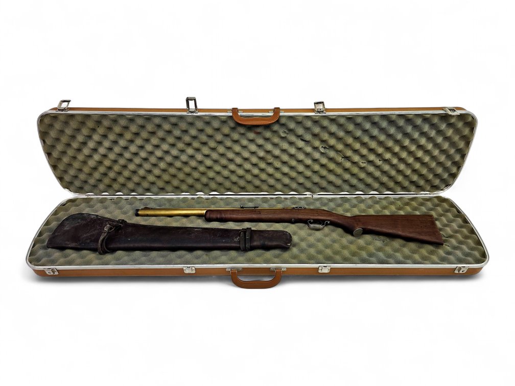 Sheridan CO2 Blue Streak 5mm Air Rifle with Leather Scabbard & Gun Guard Case
