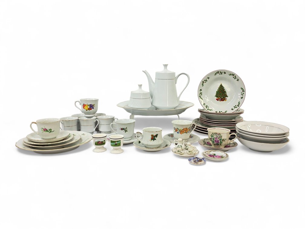 Mixed China & Tea Sets: Christineholm, Lefton, Fairfield and Villeroy & Boch