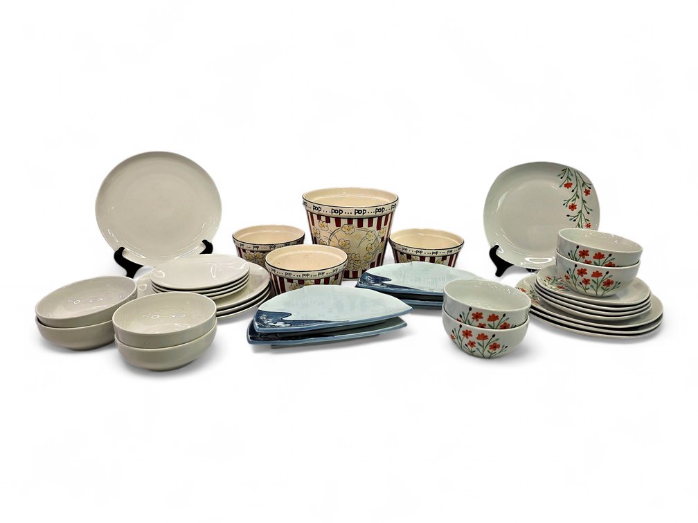 32-Piece Tableware Assortment: Popcorn Bowls, Floral & White Services, Half-Moon Plates