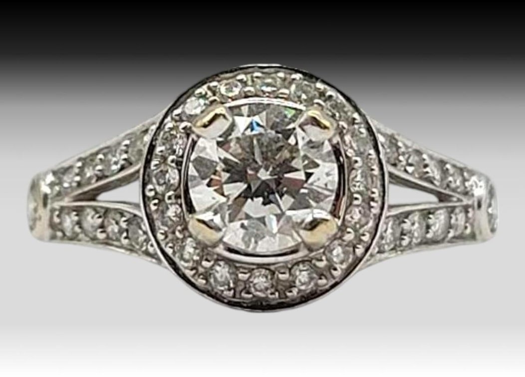 18k White Gold & Diamonds Ring