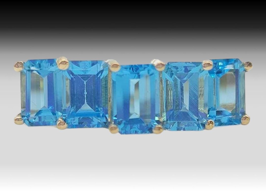 10k Yellow Gold Topaz Ring - Size 8