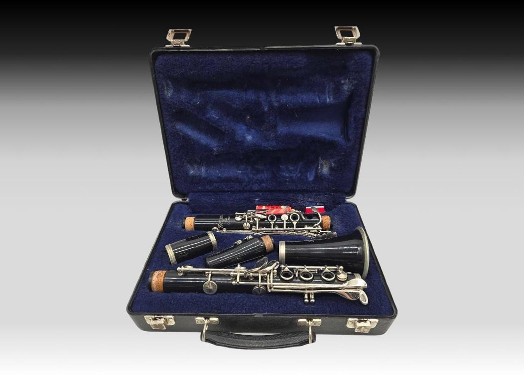 Selmer CL300 Student Clarinet w/ Case