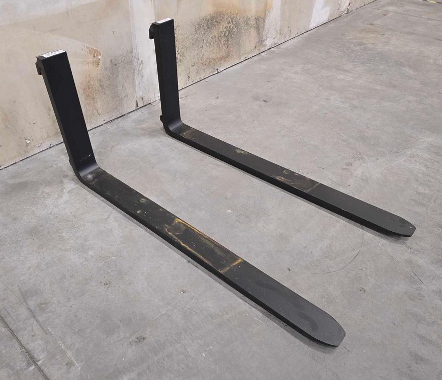AGT 1.5 Ton Pallet Forks for Skid Steer/Forklift
