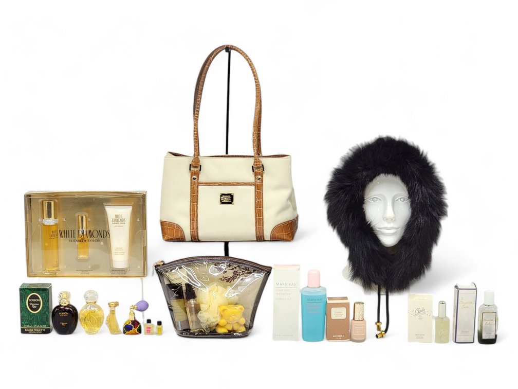 Liz Claiborne Purse w/ Bath & Body Products