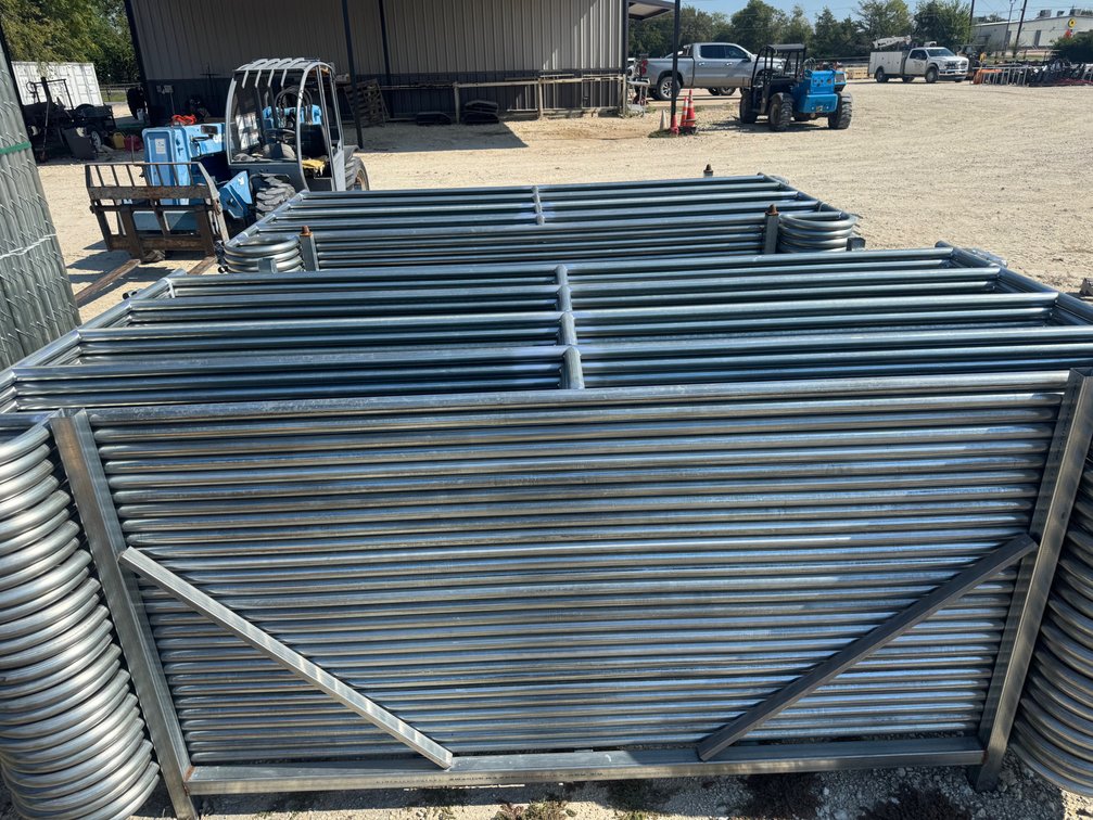 (27) 10' x 5' Livestock Corral Panel