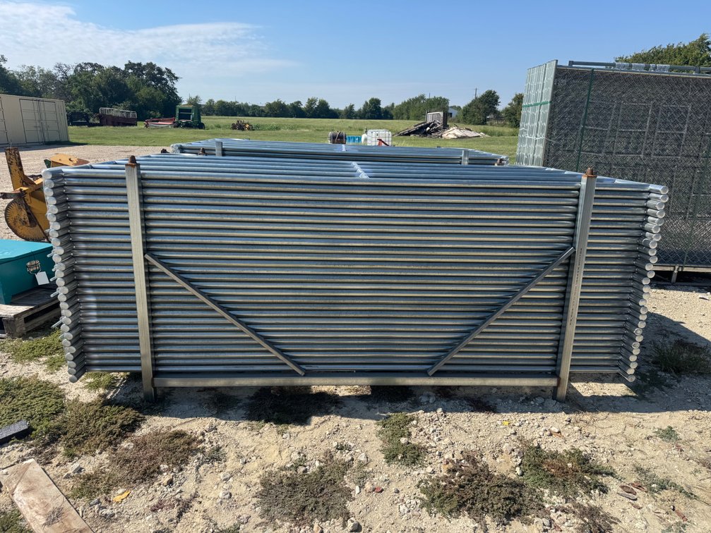 (27) 10' x 5' Livestock Corral Panel