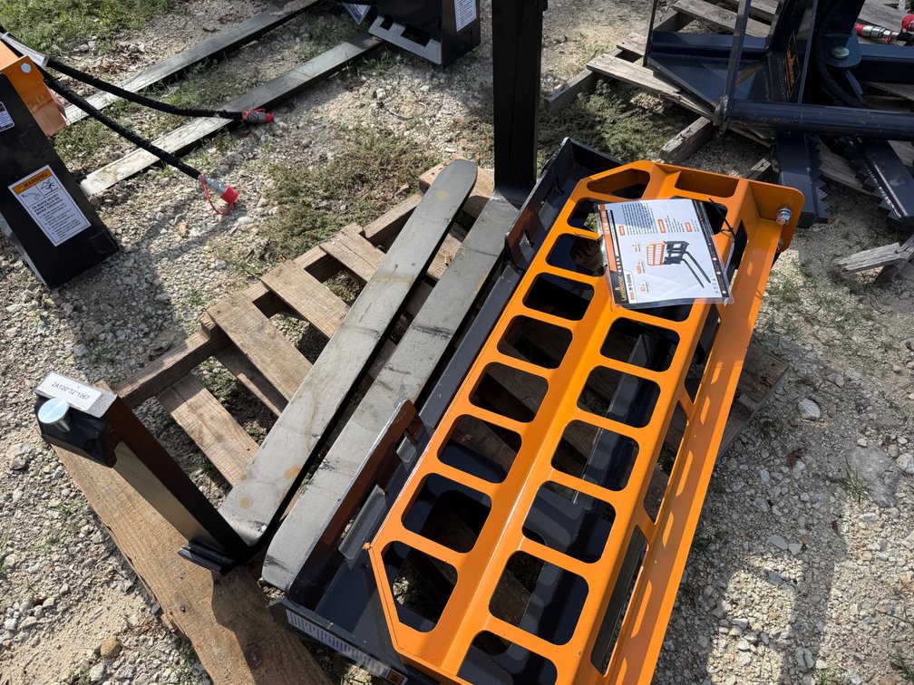 2026 Landhonor Skid Steer 42" Pallet Forks