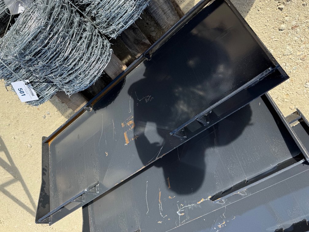 Landhonor Skid Steer Utility Hitch Adapter