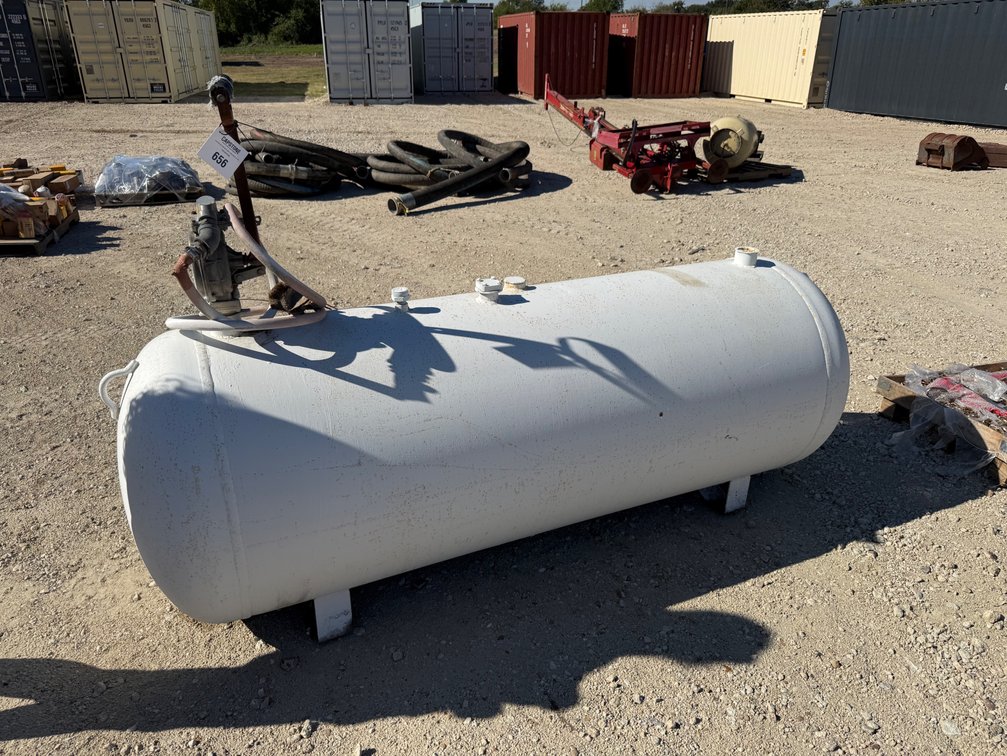 250 Gallon Fuel Tank w/ Pump