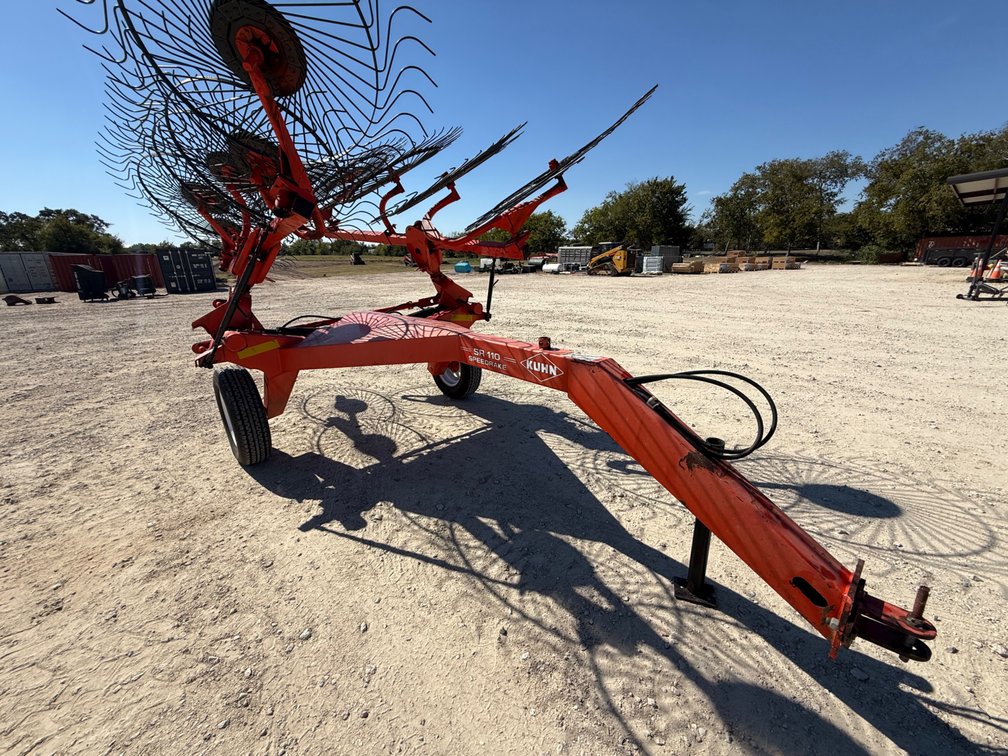 Kuhn SR110 Hay Rake