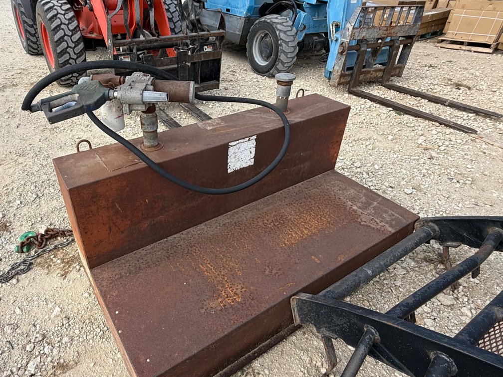 105 Fallon Truck Fuel Tank w/ Pump