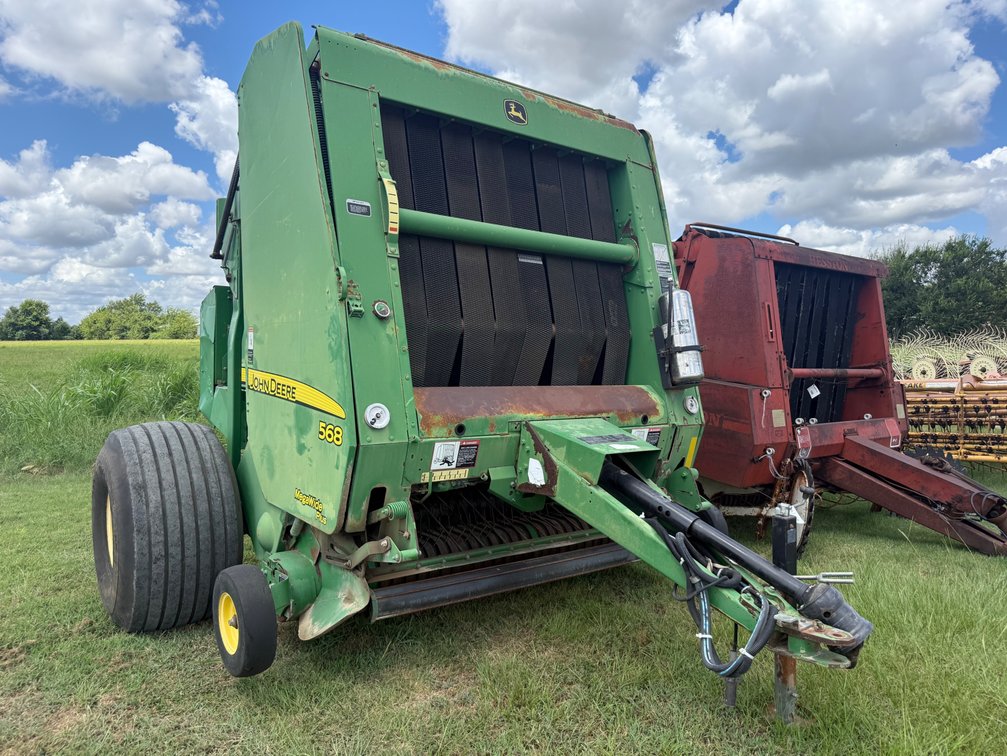 JD 568 Baler w/ Monitor